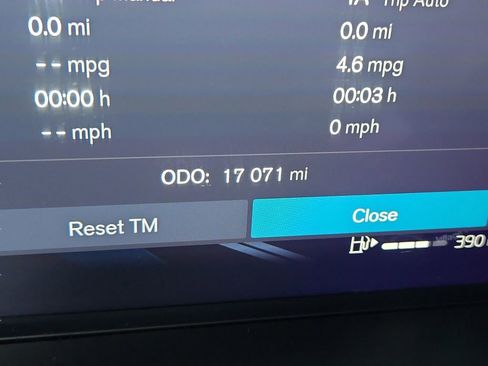 Used 2025 Volvo XC60 B5 Core image 13