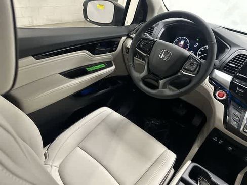 New 2026 Honda Odyssey Touring image 12