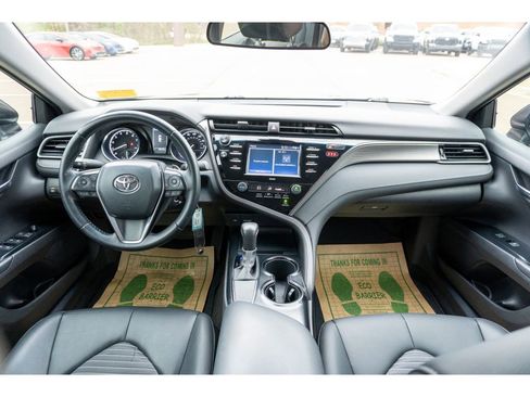 Used 2020 Toyota Camry SE image 19