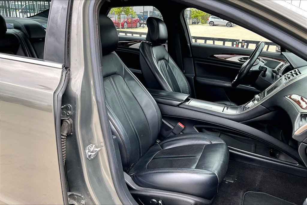 Used 2017 Lincoln MKZ Reserve FWD image 9
