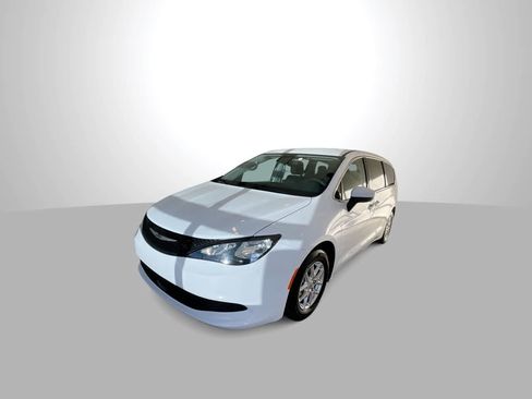 Used 2023 Chrysler Voyager LX FWD image 4