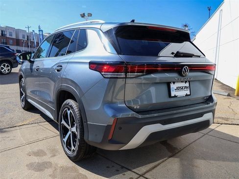 New 2026 Volkswagen Tiguan SE image 3