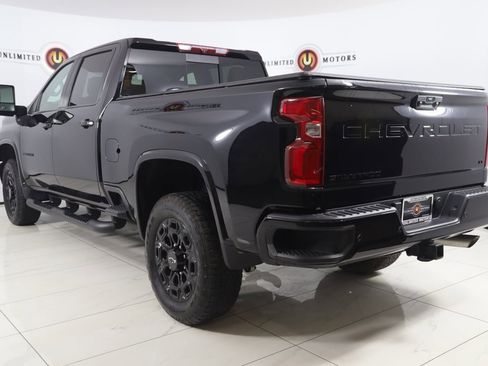 Used 2024 Chevrolet Silverado 2500 LT w/ Midnight Edition image 4