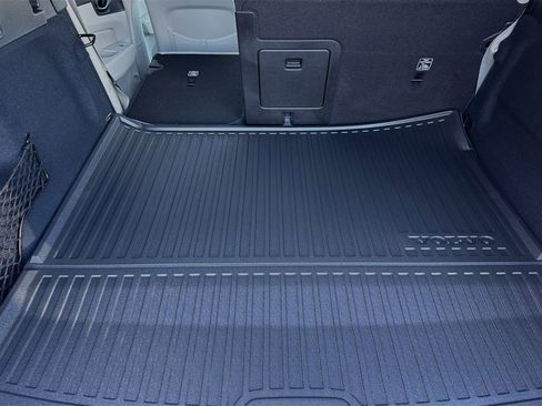 Certified 2025 Volvo XC60 T8 Plus w/ Protection Package Premier image 14