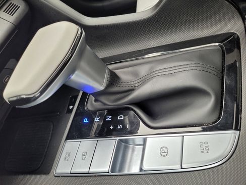 Certified 2025 Hyundai Elantra Limited image 24