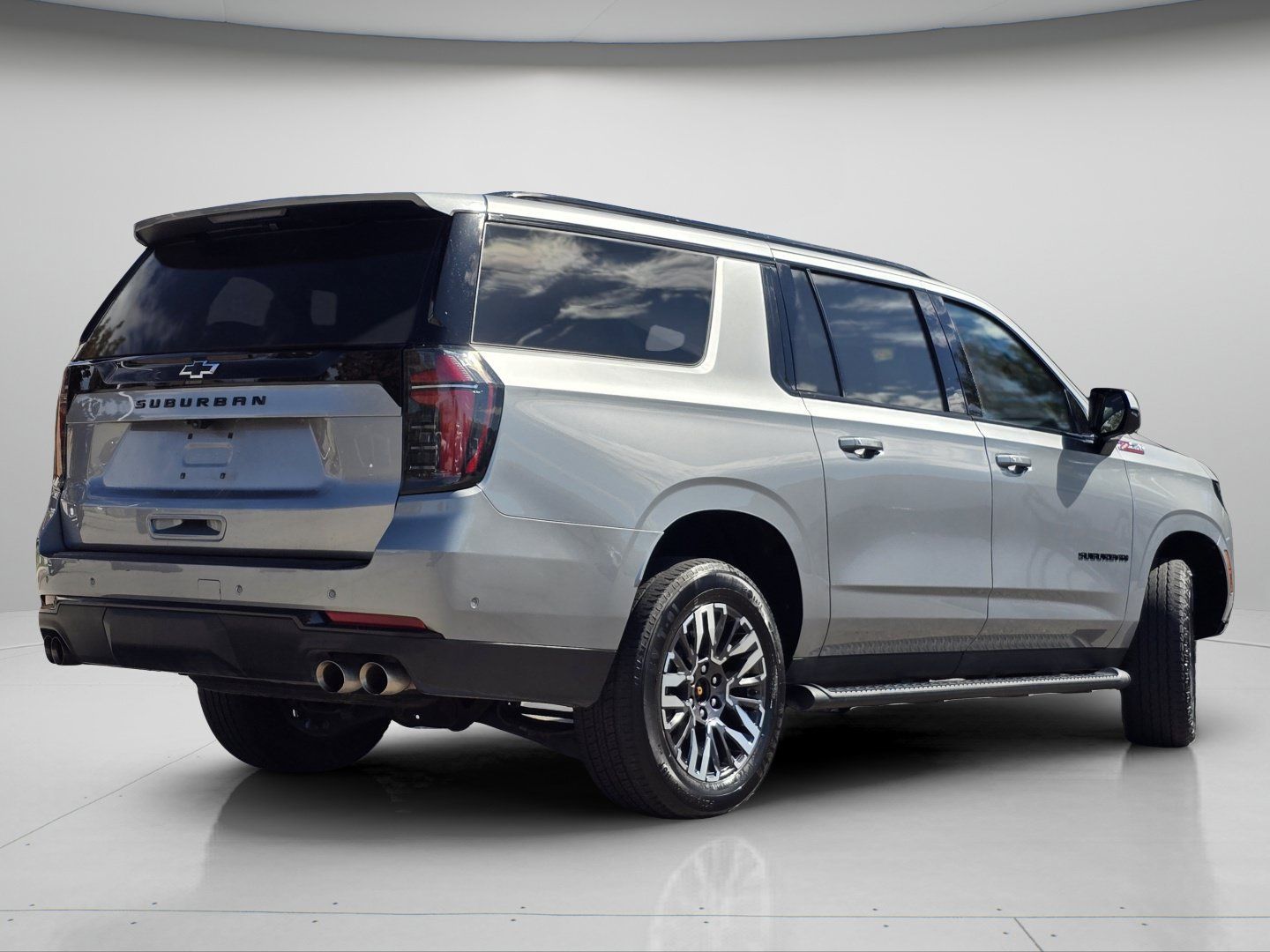Used 2025 Chevrolet Suburban Z71 AWD/4WD image 24