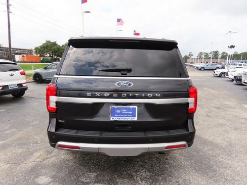 Certified 2024 Ford Expedition XLT image 12