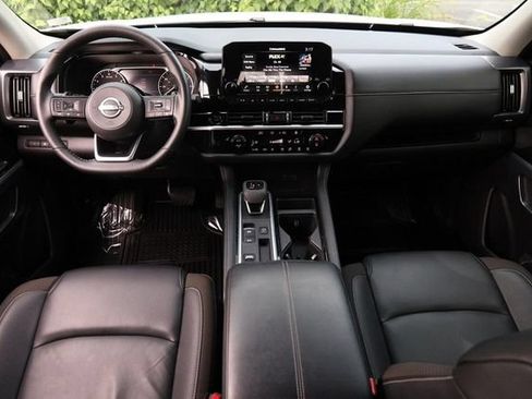 Certified 2025 Nissan Pathfinder SL FWD image 23