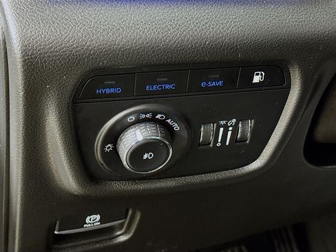 Used 2023 Jeep Grand Cherokee Overland image 15