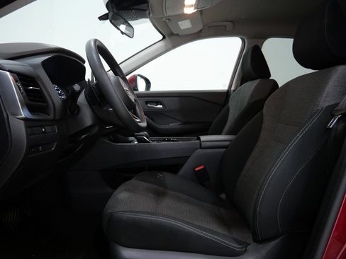 Used 2023 Nissan Rogue SV FWD image 11