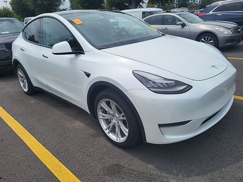 Used 2020 Tesla Model Y Long Range AWD/4WD image 3