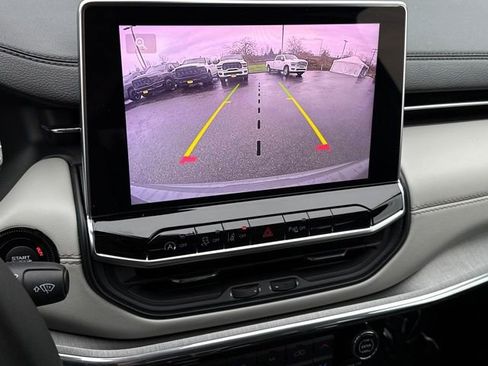 Used 2024 Jeep Compass Limited image 30