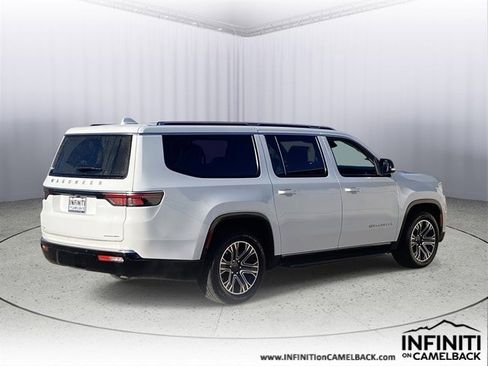 Used 2023 Jeep Wagoneer L Series II image 5