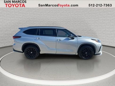 Used 2025 Toyota Highlander XSE image 4