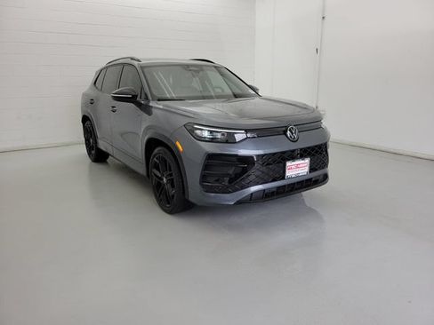 Used 2026 Volkswagen Tiguan SE R-Line FWD image 4