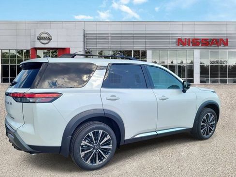 New 2026 Nissan Pathfinder Platinum FWD image 2