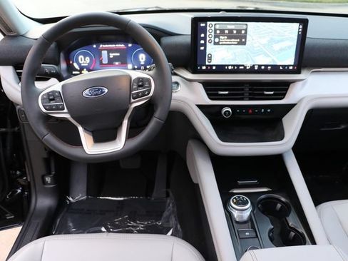 Used 2025 Ford Explorer Active w/ Active Comfort Package AWD/4WD image 17