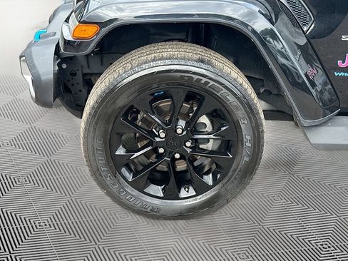 Used 2023 Jeep Wrangler Unlimited Sahara w/ Cold Weather Group AWD/4WD image 34