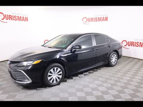 Used 2021 Toyota Camry LE FWD image 5