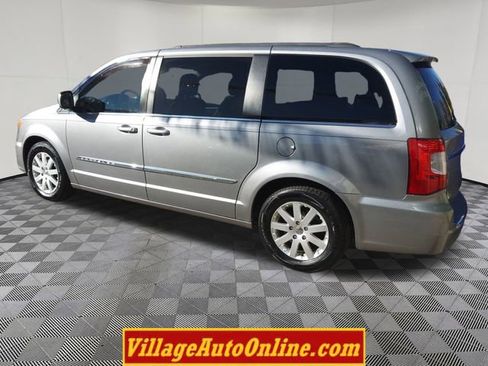 Used 2014 Chrysler Town & Country Touring w/ Trailer Tow Group image 2