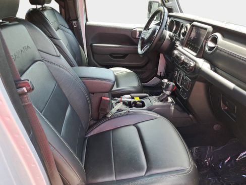 Used 2022 Jeep Wrangler Unlimited Sahara w/ LED Lighting Group AWD/4WD image 10