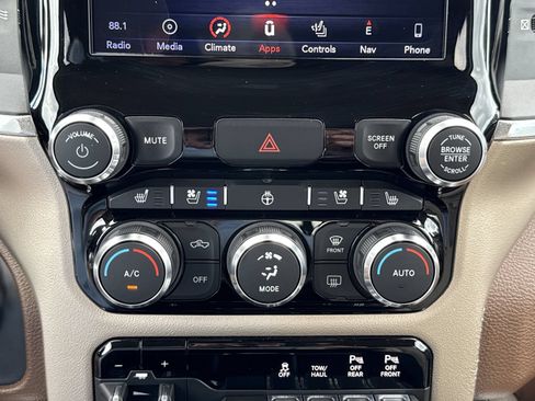 Used 2019 RAM 1500 Laramie AWD/4WD image 28