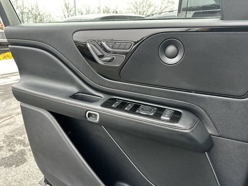 Certified 2025 Lincoln Aviator Reserve image 32