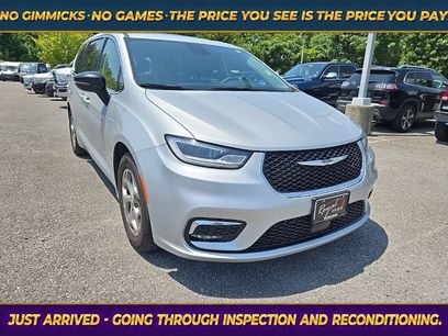 Used 2024 Chrysler Pacifica Limited