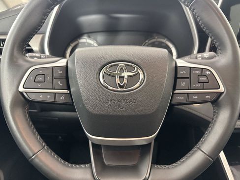 Used 2025 Toyota Highlander XLE AWD/4WD image 17