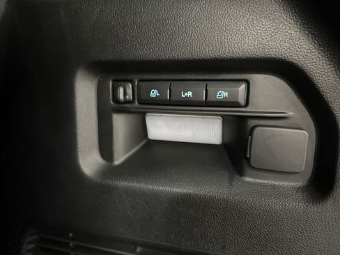 Used 2023 Ford Explorer Limited AWD/4WD image 17