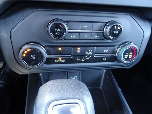 Used 2025 Ford Bronco 2-Door AWD/4WD image 11