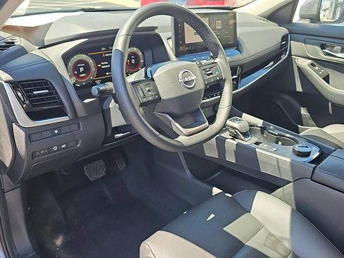 Used 2025 Nissan Rogue SL AWD/4WD image 8