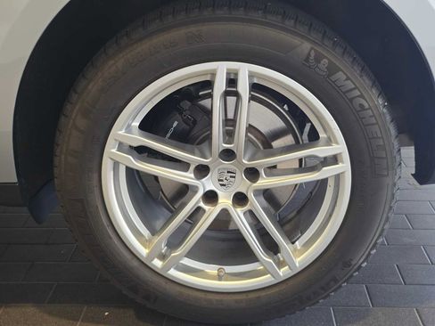 Used 2025 Porsche Macan AWD/4WD image 11