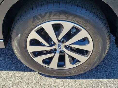 Certified 2025 Subaru Outback Premium image 7