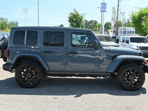 Used 2025 Jeep Wrangler Sahara w/ Safety Group image 17