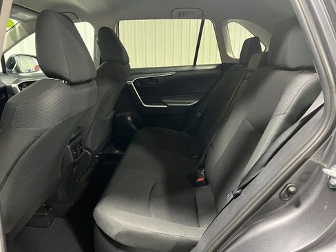 Used 2019 Toyota RAV4 LE image 6