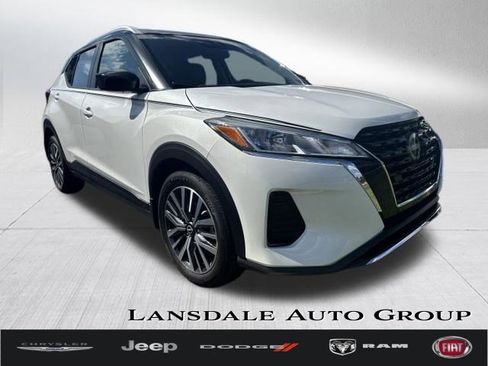 Used 2023 Nissan Kicks SV image 1
