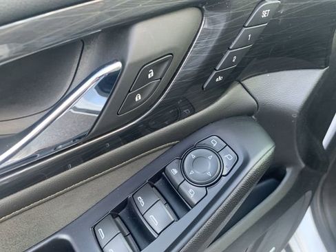 Certified 2022 Chevrolet Traverse High Country image 24