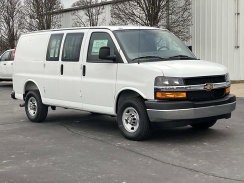 New 2025 Chevrolet Express 2500 w/ Driver Convenience Package image 6