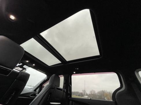 Used 2019 Chrysler Pacifica Touring-L image 29