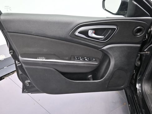 Used 2015 Chrysler 200 Limited FWD image 9