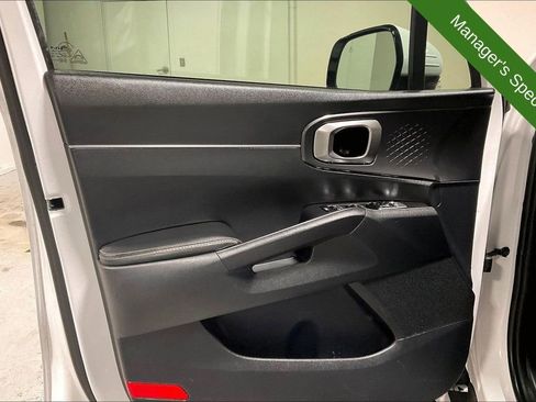 Used 2024 Kia Sorento LX FWD image 21