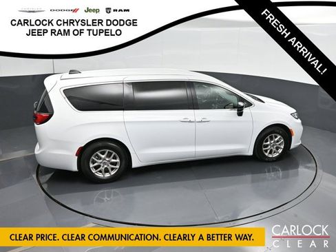 Used 2025 Chrysler Pacifica Select FWD image 49