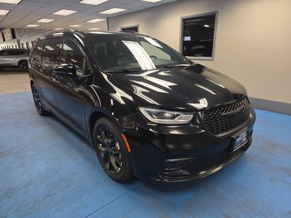 Used 2025 Chrysler Pacifica Limited
