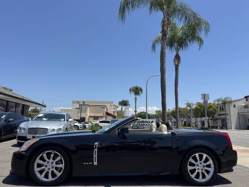 Used 2009 Cadillac XLR RWD image 3