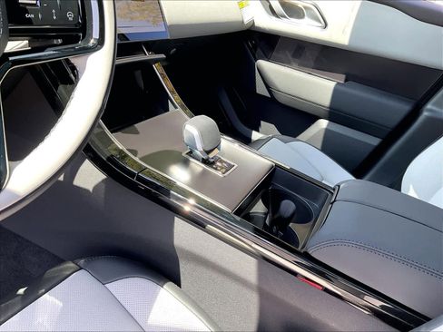 New 2026 Land Rover Range Rover Velar Dynamic SE AWD/4WD image 10