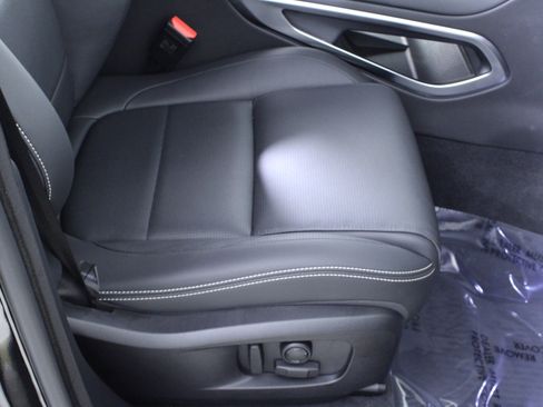 Used 2025 Jaguar F-PACE R-Dynamic S image 16