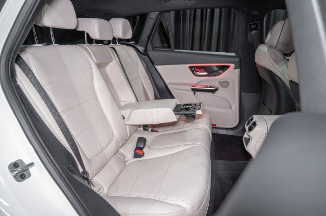 Used 2026 Mercedes-Benz GLC 300 image 12