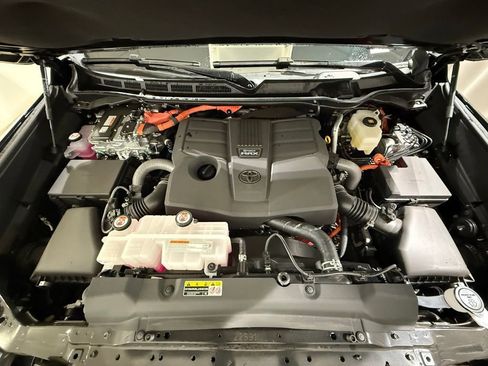 New 2026 Toyota Tundra Limited AWD/4WD image 9