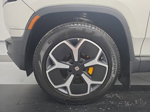 Used 2023 Rivian R1T Adventure image 9